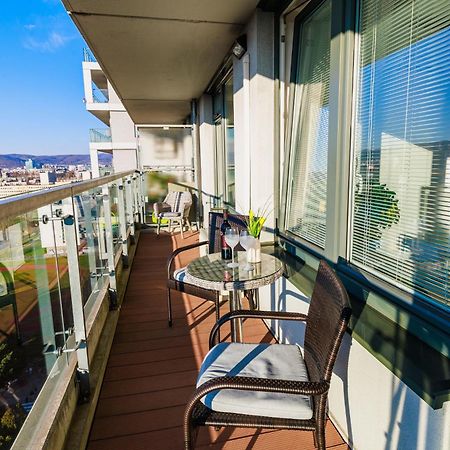 Sunny Apartment With Amazing Terrace On The 13Th Floor Near City Center Bratislava Exteriér fotografie