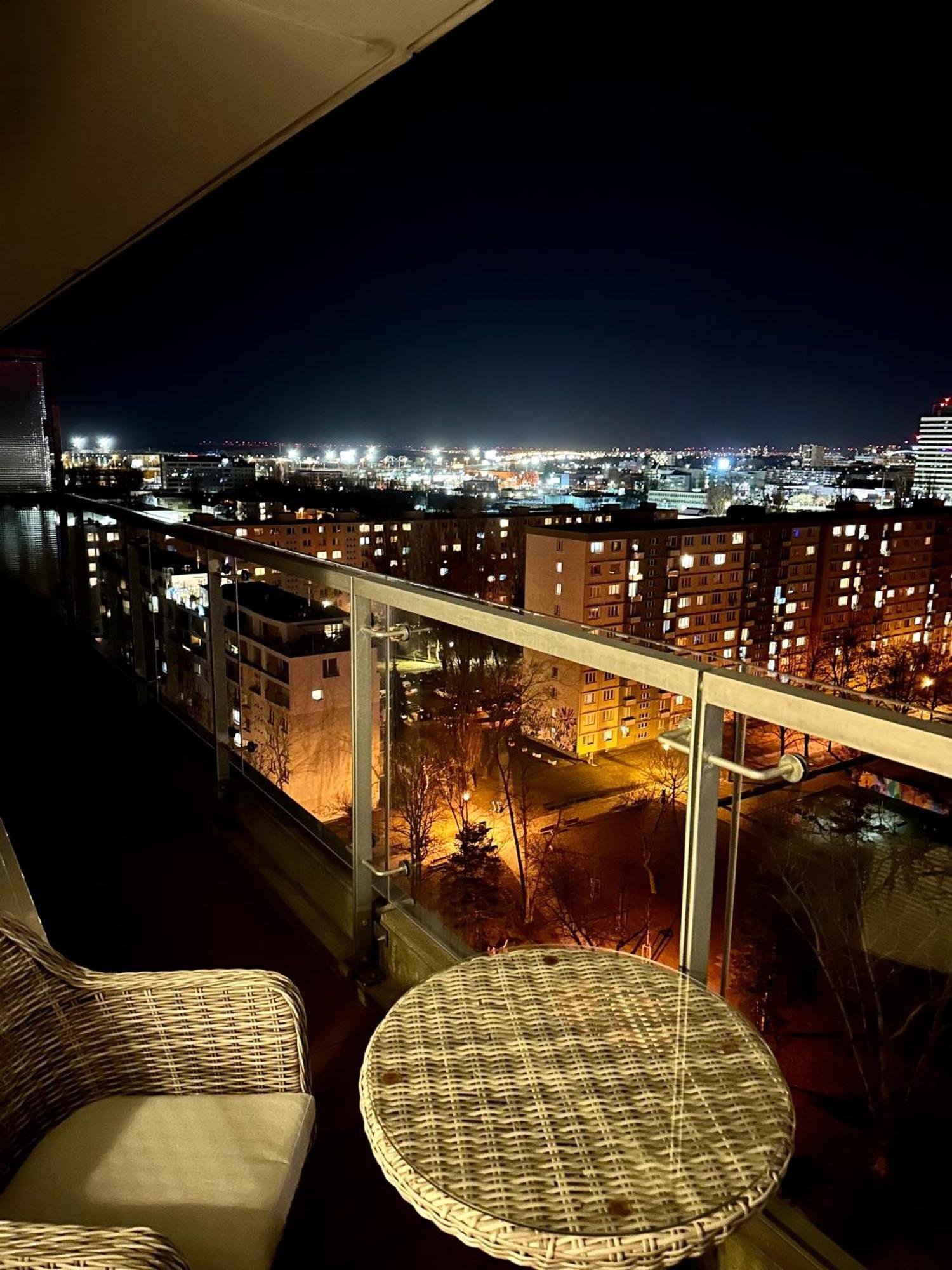 Sunny Apartment With Amazing Terrace On The 13Th Floor Near City Center Bratislava Exteriér fotografie