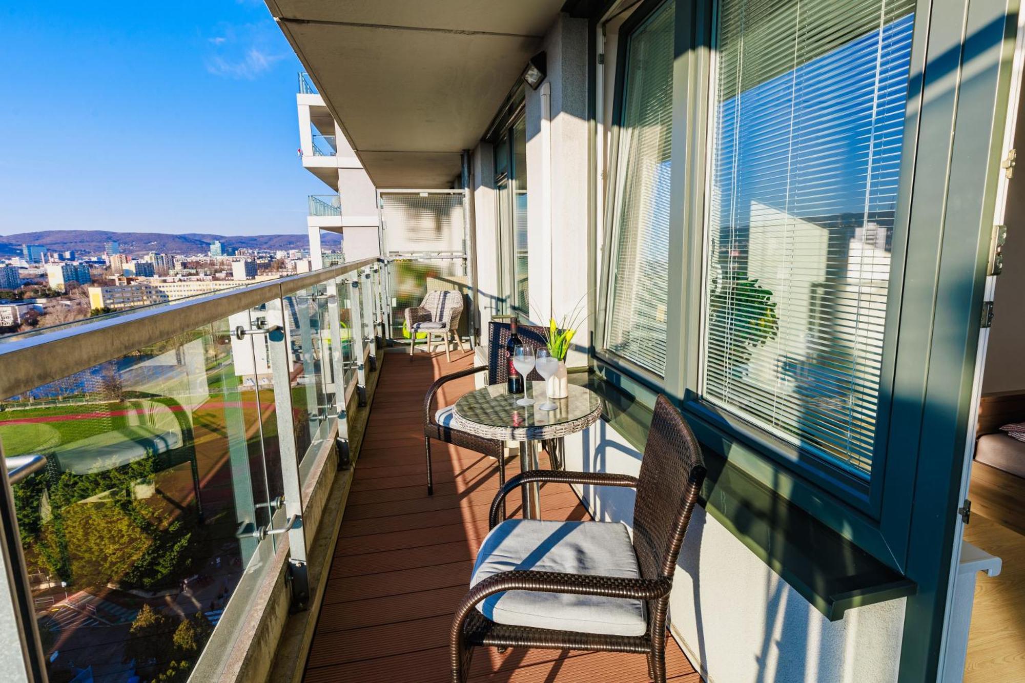 Sunny Apartment With Amazing Terrace On The 13Th Floor Near City Center Bratislava Exteriér fotografie
