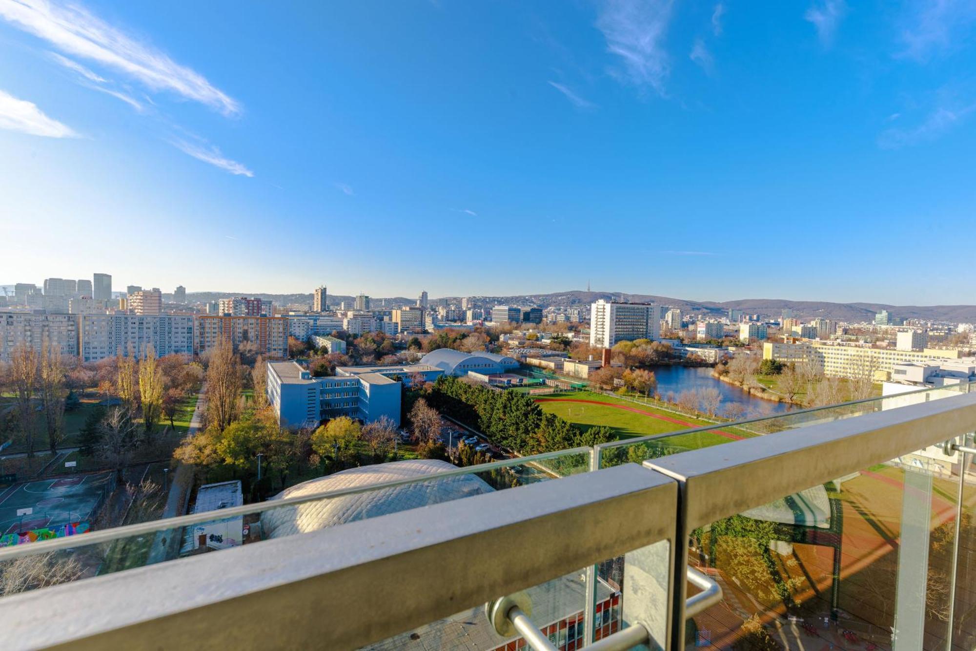 Sunny Apartment With Amazing Terrace On The 13Th Floor Near City Center Bratislava Exteriér fotografie